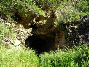 Фото: Митко Спироски, тајните на тунелите на Лешочкото кале